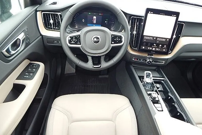 2026 Volvo XC60 Hybrid T8 Plus photo 1