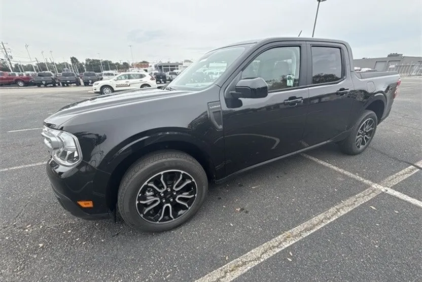 2024 Ford Maverick Lariat photo 1