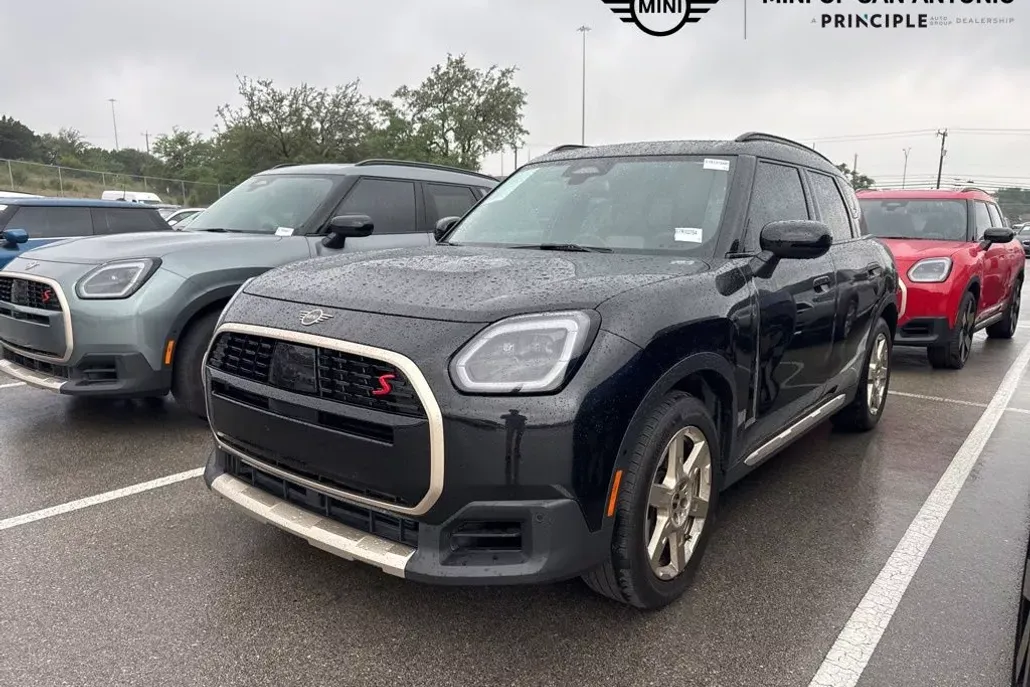2025 Mini Cooper S ALL4 photo 1