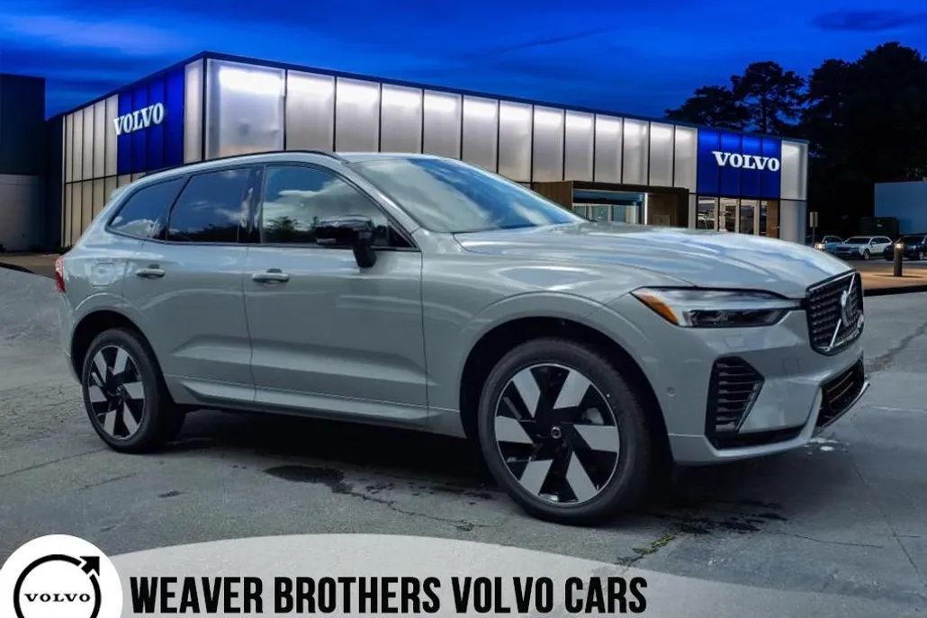 2025 Volvo XC60 T8 Plus photo 1