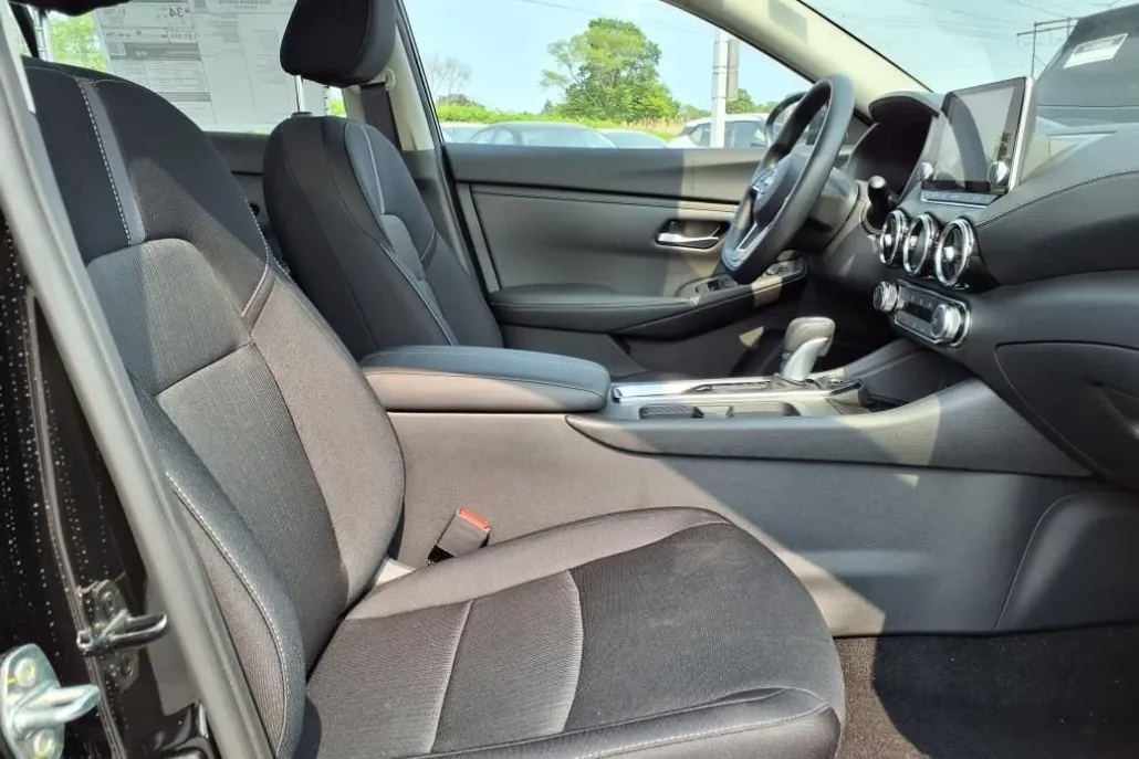2025 Nissan Sentra SV photo 1
