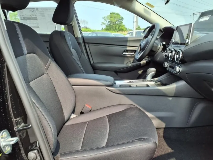 2025 Nissan Sentra SV photo 1