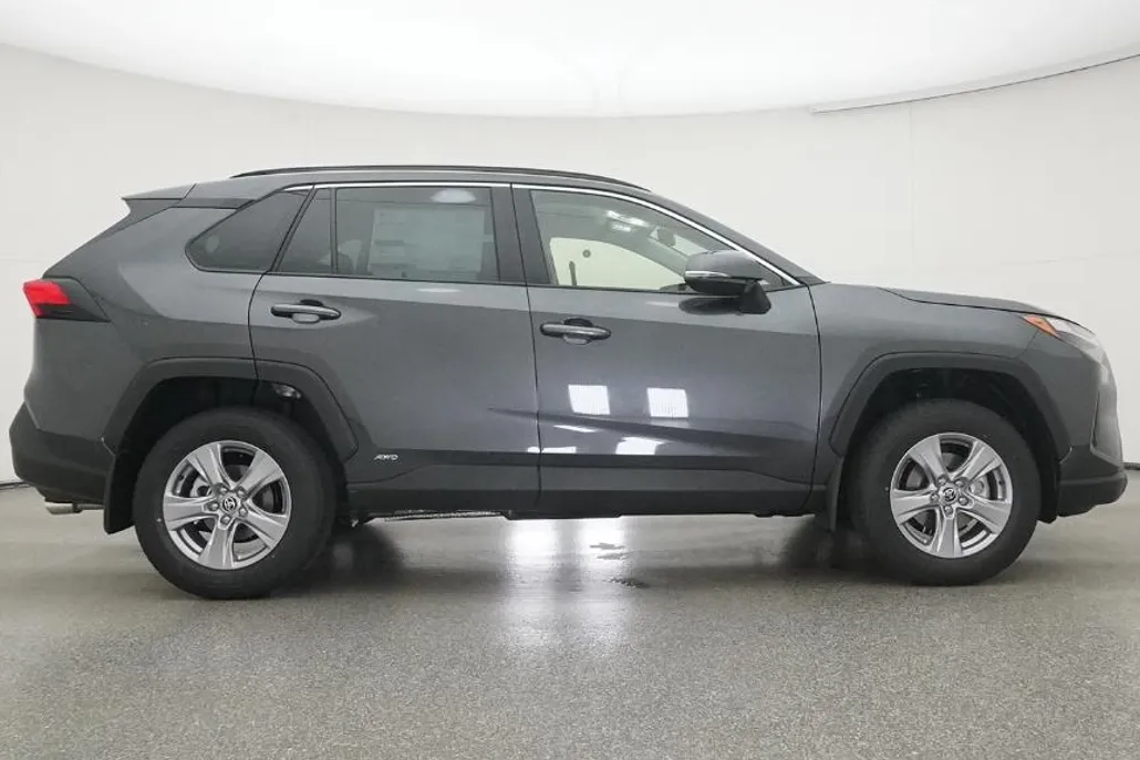 2025 Toyota RAV4 Hybrid XLE photo 1