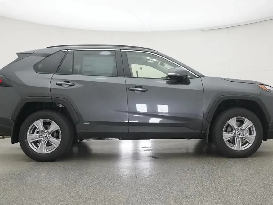 2025 Toyota RAV4 Hybrid XLE photo 1
