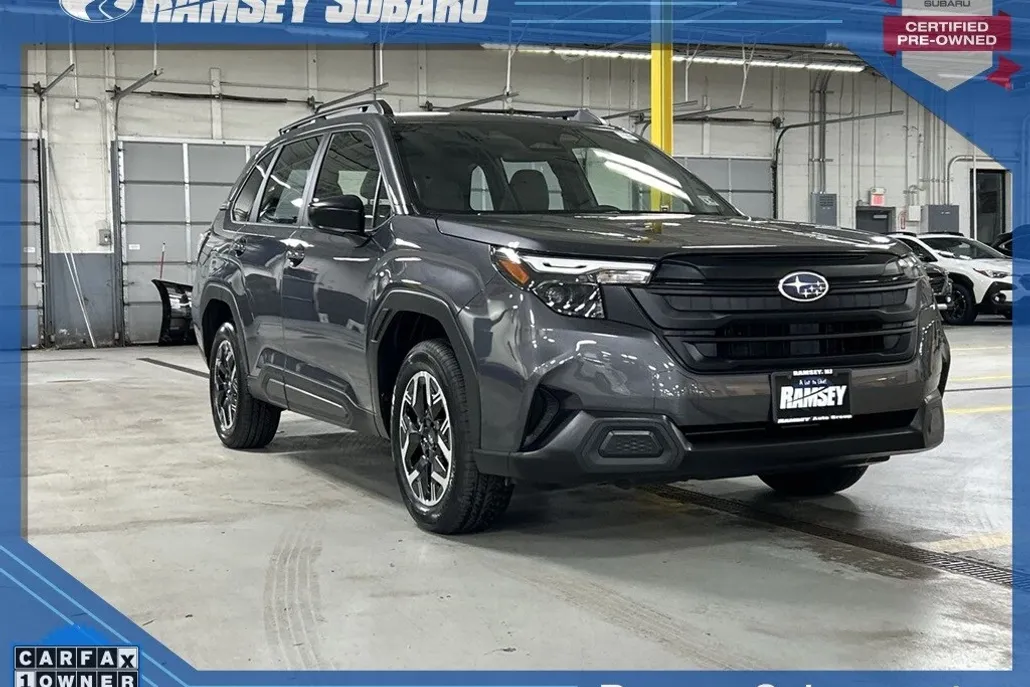 2025 Subaru Forester Base photo 1
