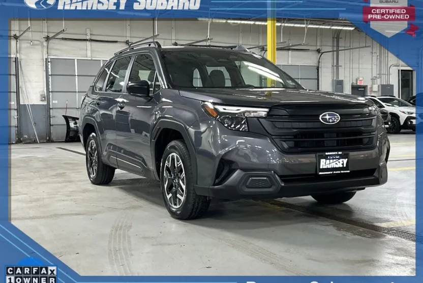 2025 Subaru Forester Base photo 1