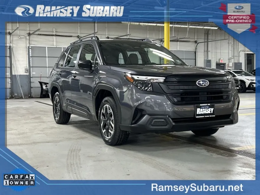 2025 Subaru Forester Base photo 1