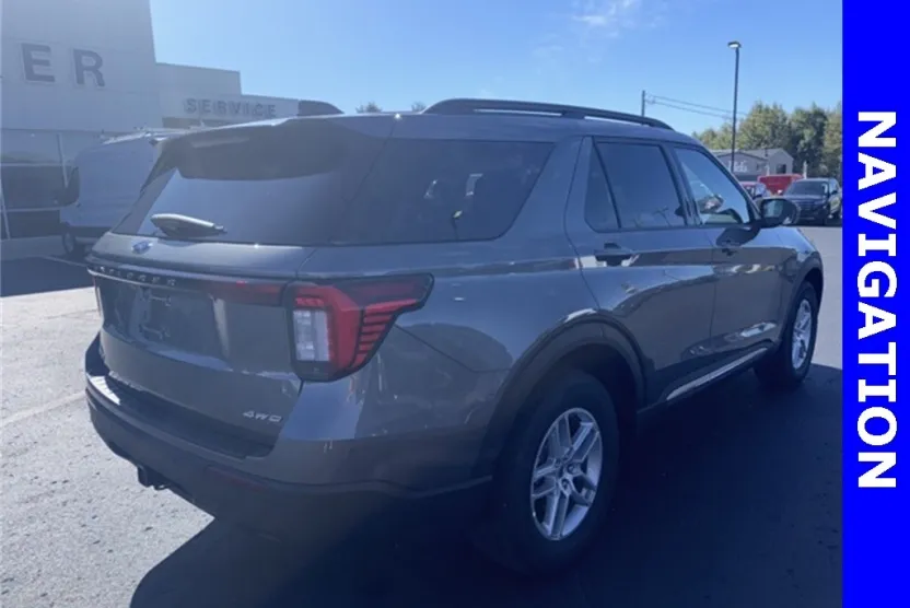 2025 Ford Explorer photo 1