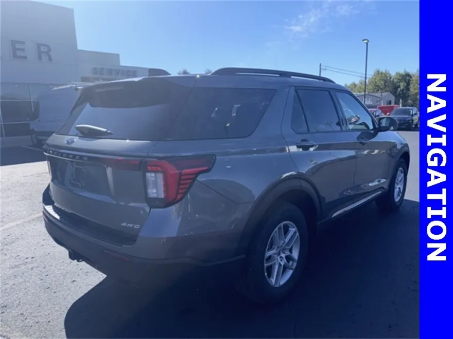 2025 Ford Explorer photo 1