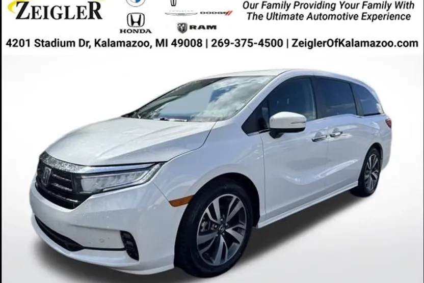 2023 Honda Odyssey Touring photo 1