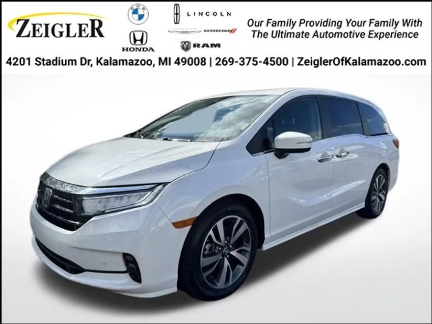 2023 Honda Odyssey Touring photo 1