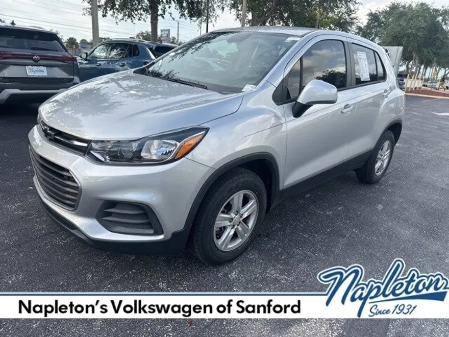 2022 Chevrolet Trax LS photo 1
