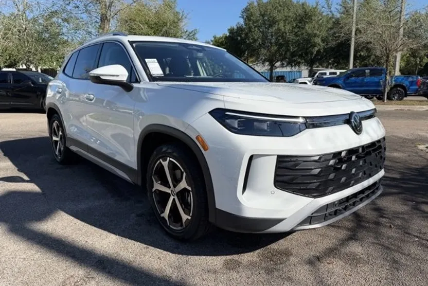 2025 Volkswagen Tiguan SE photo 1