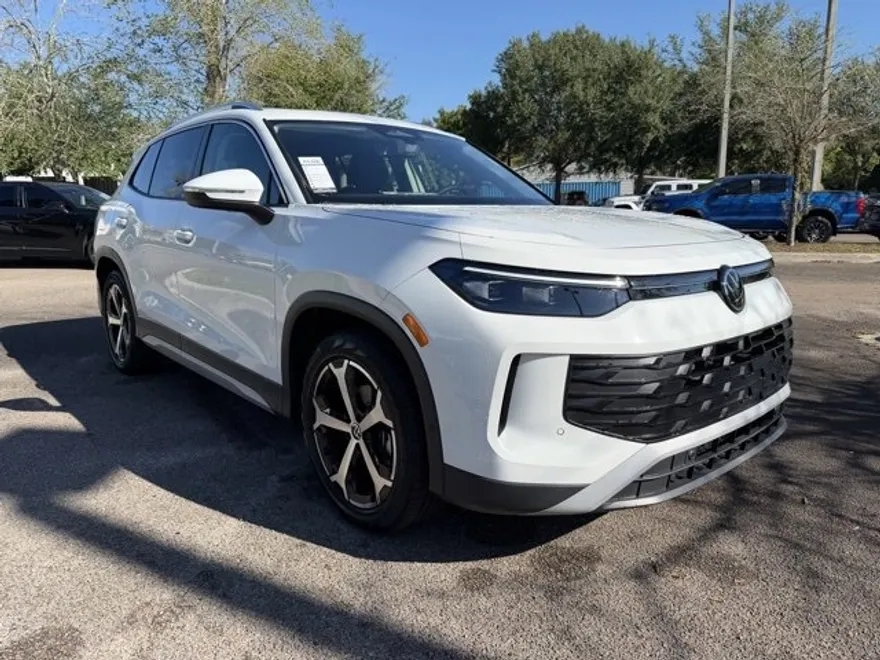 2025 Volkswagen Tiguan SE photo 1