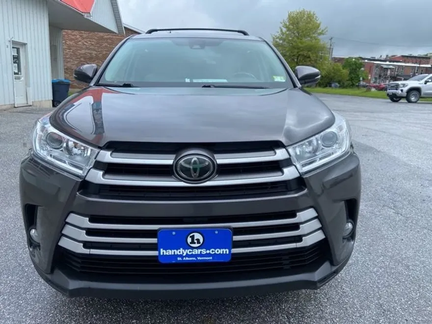 2018 Toyota Highlander LE Plus photo 1