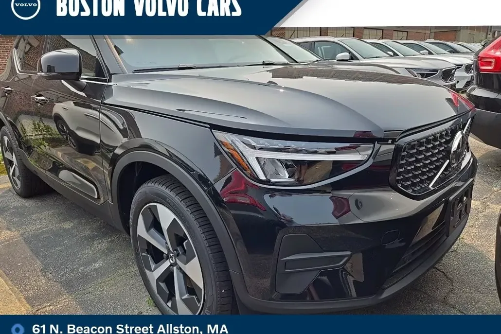 2026 Volvo XC40 Core photo 1