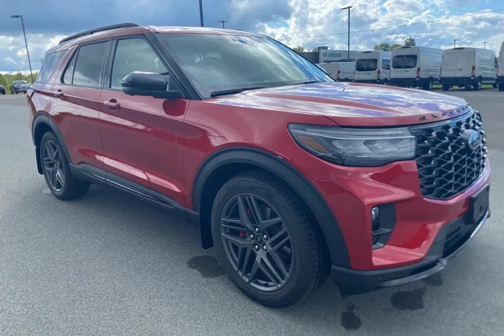 2025 Ford Explorer ST photo 1