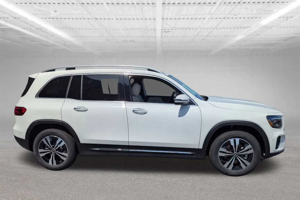 2025 Mercedes Benz GLB 250 4MATIC photo 1