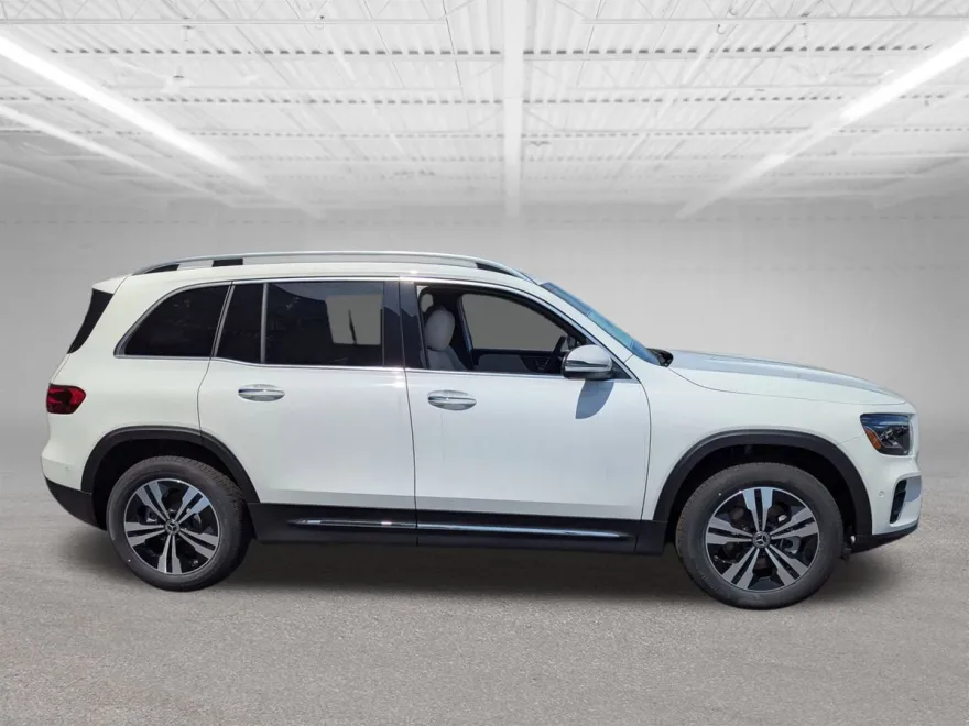 2025 Mercedes Benz GLB 250 4MATIC photo 1