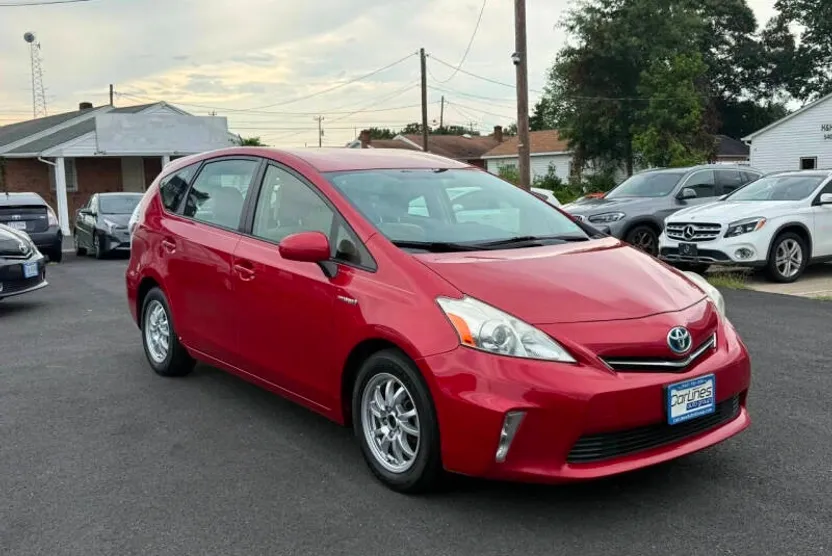 2013 Toyota Prius V Three photo 1