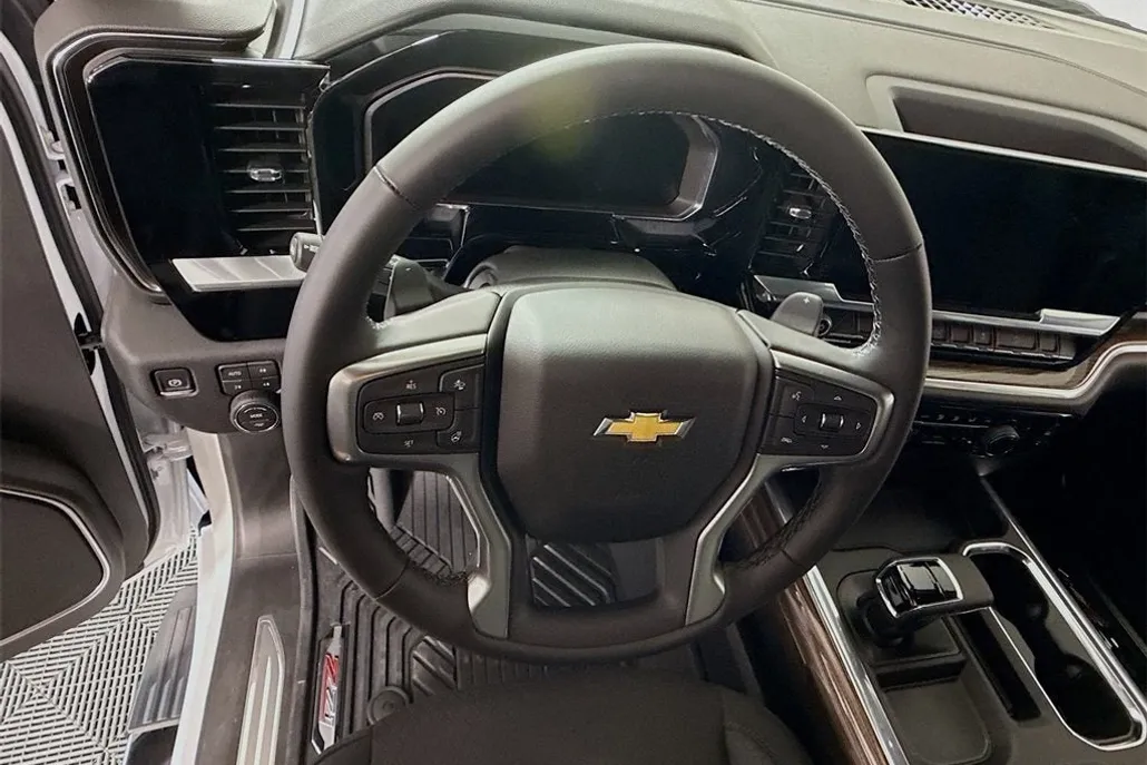 2026 Chevrolet Silverado 1500 LT photo 1