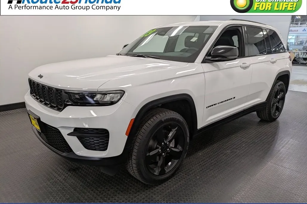 2023 Jeep Grand Cherokee Laredo photo 1