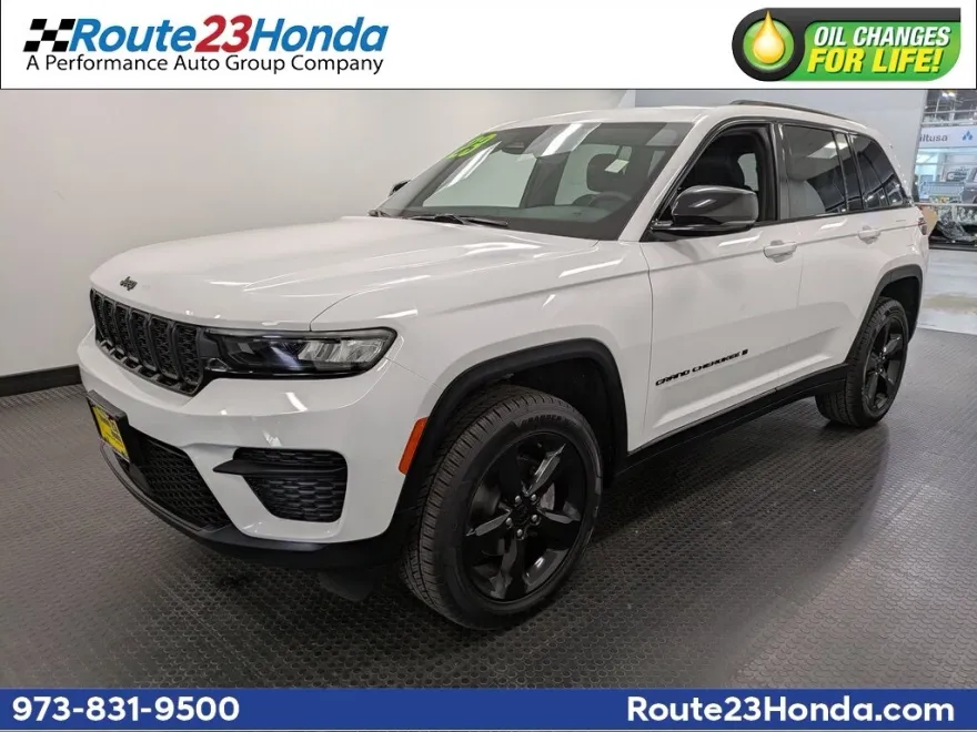 2023 Jeep Grand Cherokee Laredo photo 1