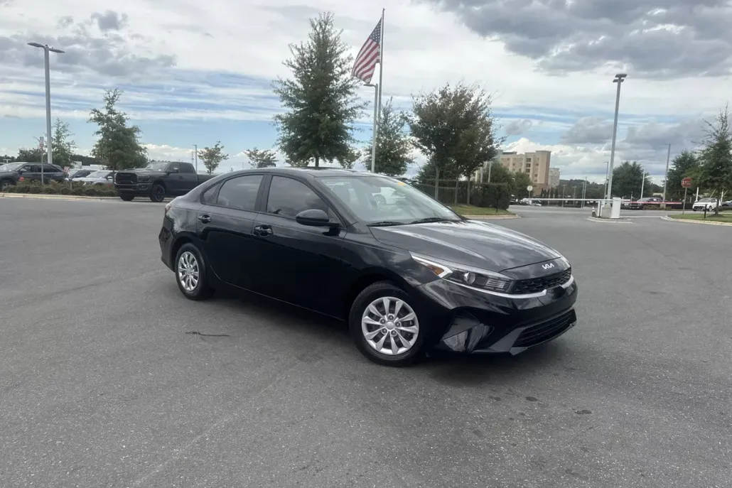 2023 Kia Forte LX photo 1