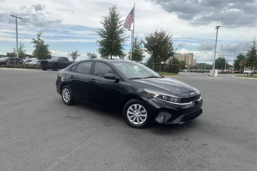 2023 Kia Forte LX photo 1