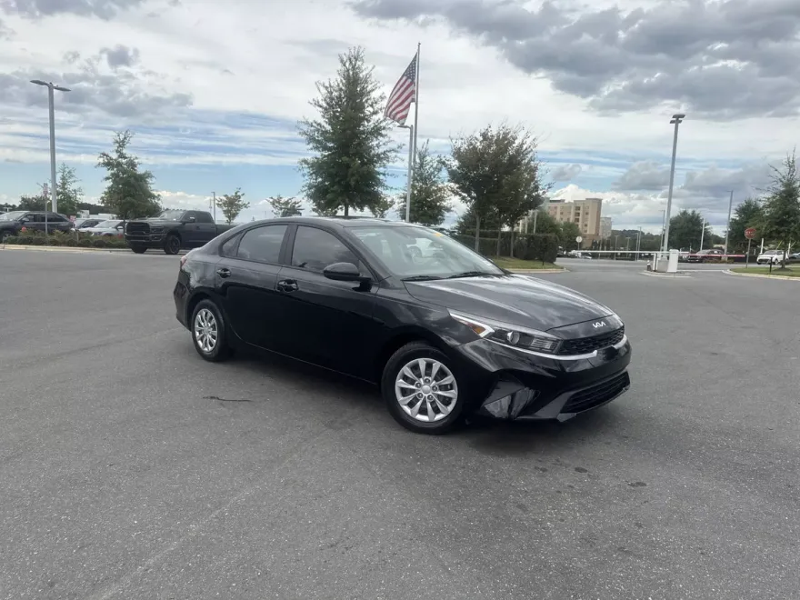 2023 Kia Forte LX photo 1