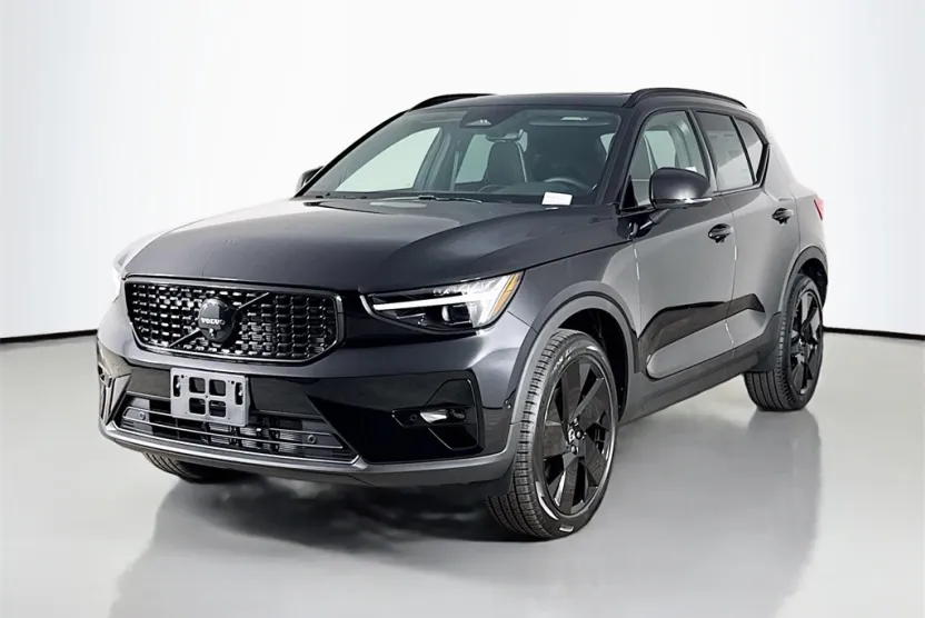 2026 Volvo XC40 photo 1