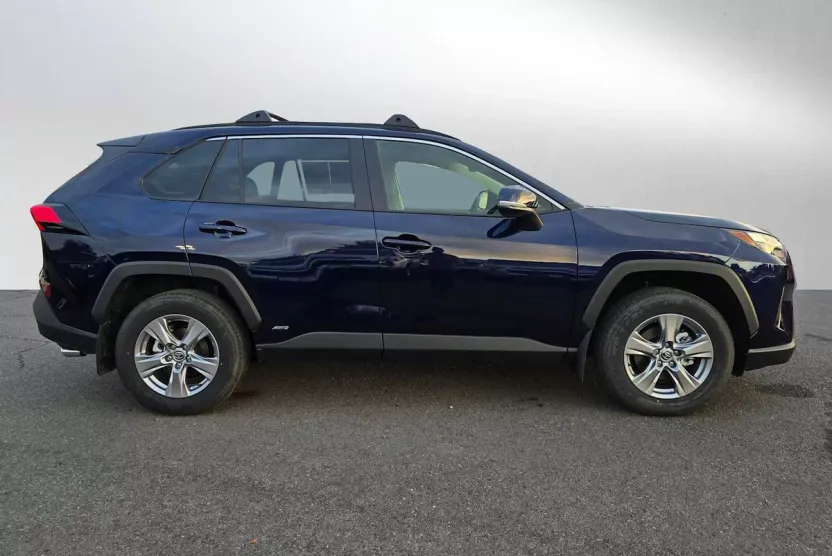 2025 Toyota RAV4 Hybrid XLE photo 1