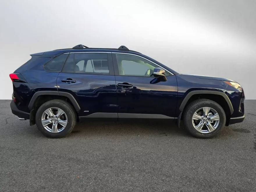 2025 Toyota RAV4 Hybrid XLE photo 1