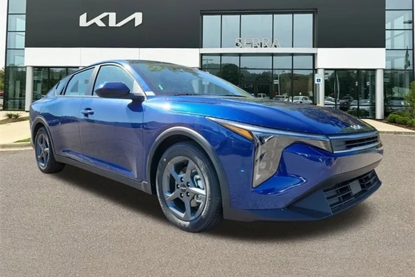 2025 Kia K4 LXS photo 1