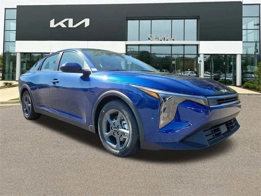 2025 Kia K4 LXS photo 1