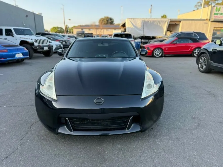 2017 Nissan 370Z photo 2