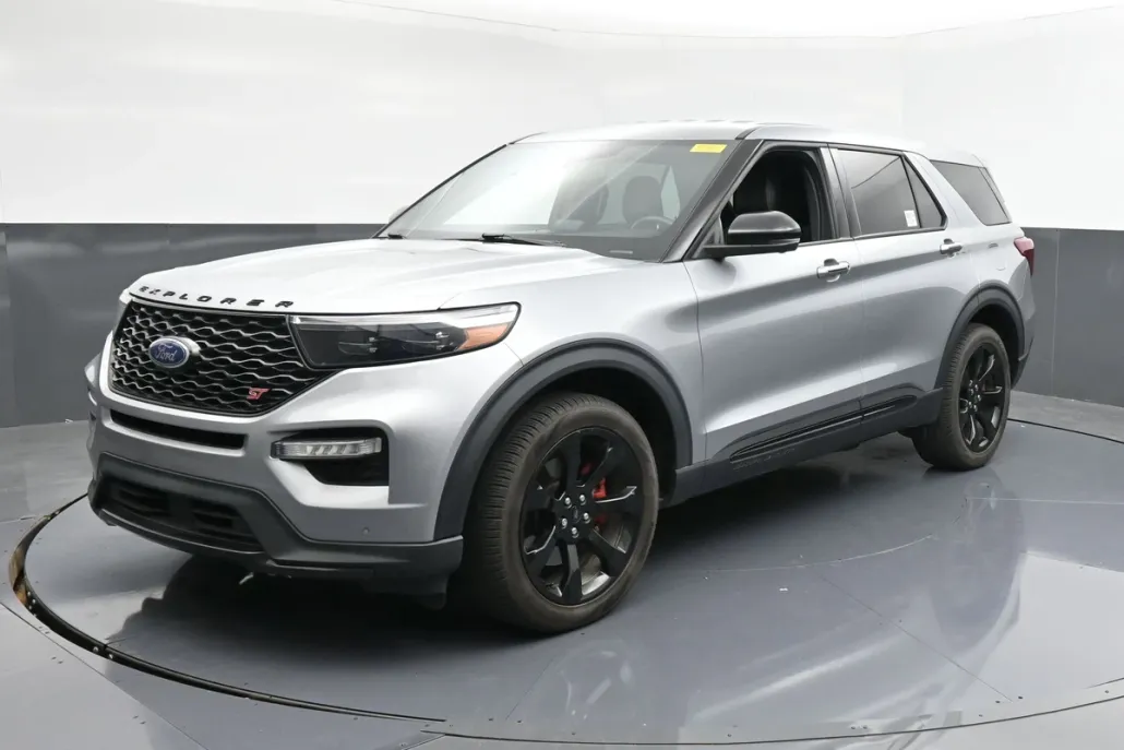 2022 Ford Explorer ST photo 1