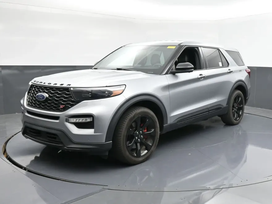 2022 Ford Explorer ST photo 1