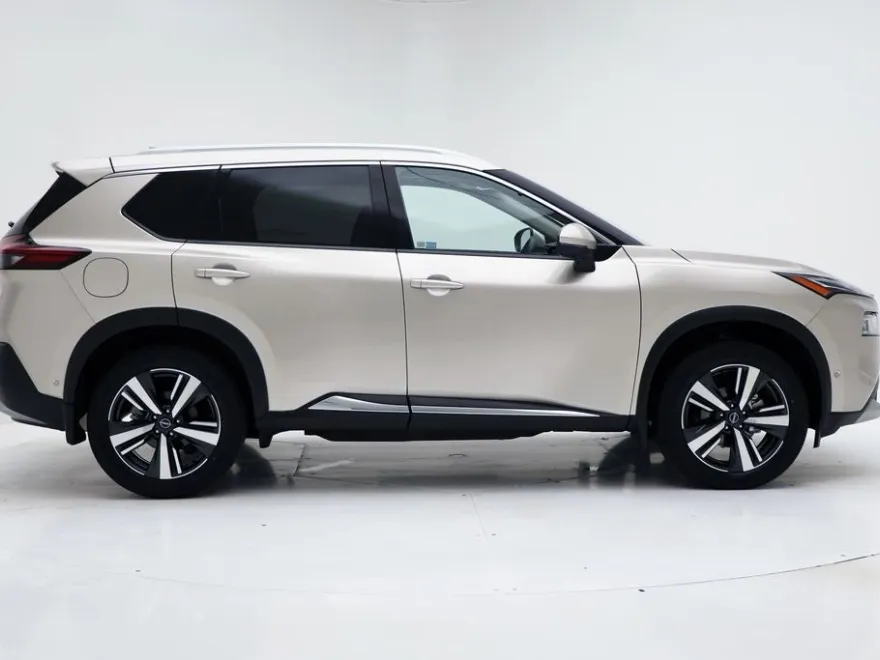 2023 Nissan Rogue Platinum photo 1