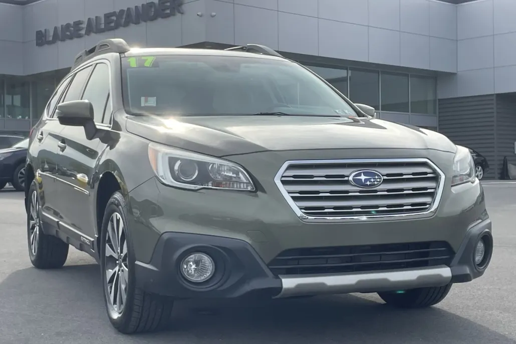 2017 Subaru Outback 3.6R Limited photo 1