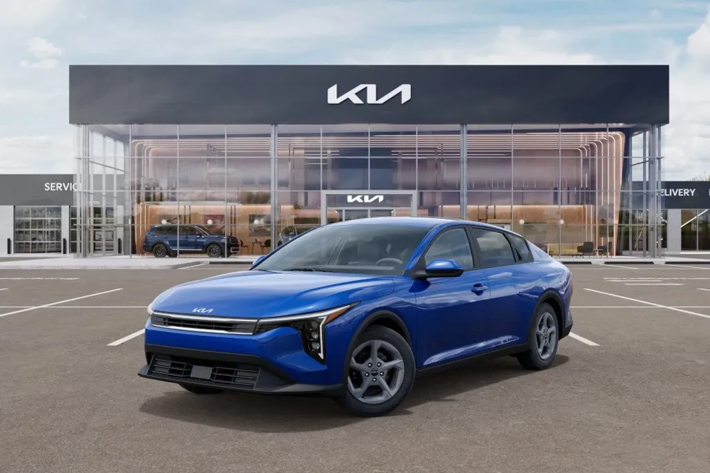2025 Kia K4 LXS photo 1