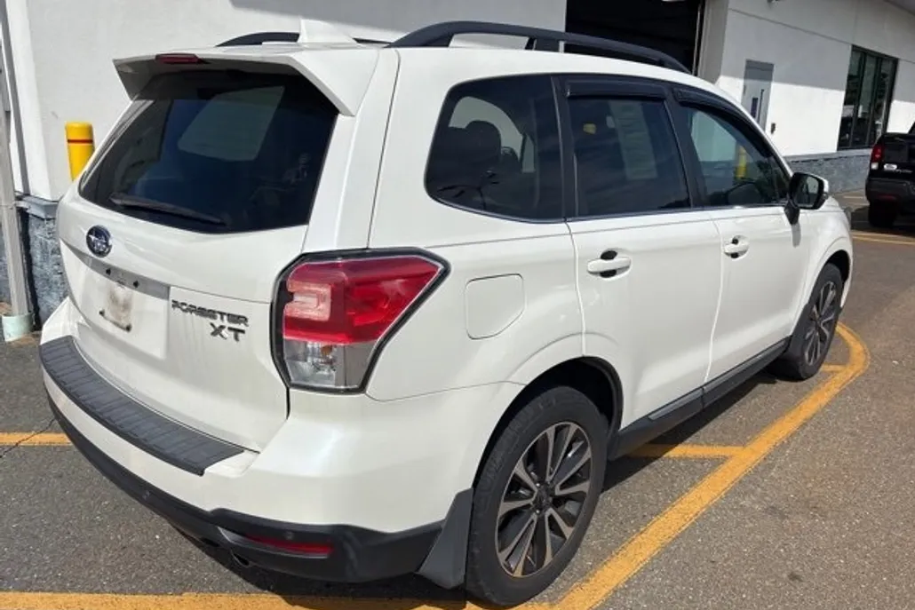 2018 Subaru Forester Touring photo 1