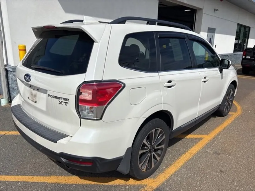 2018 Subaru Forester Touring photo 1