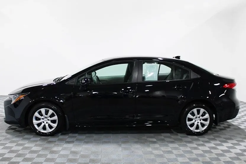 2023 Toyota Corolla LE photo 1