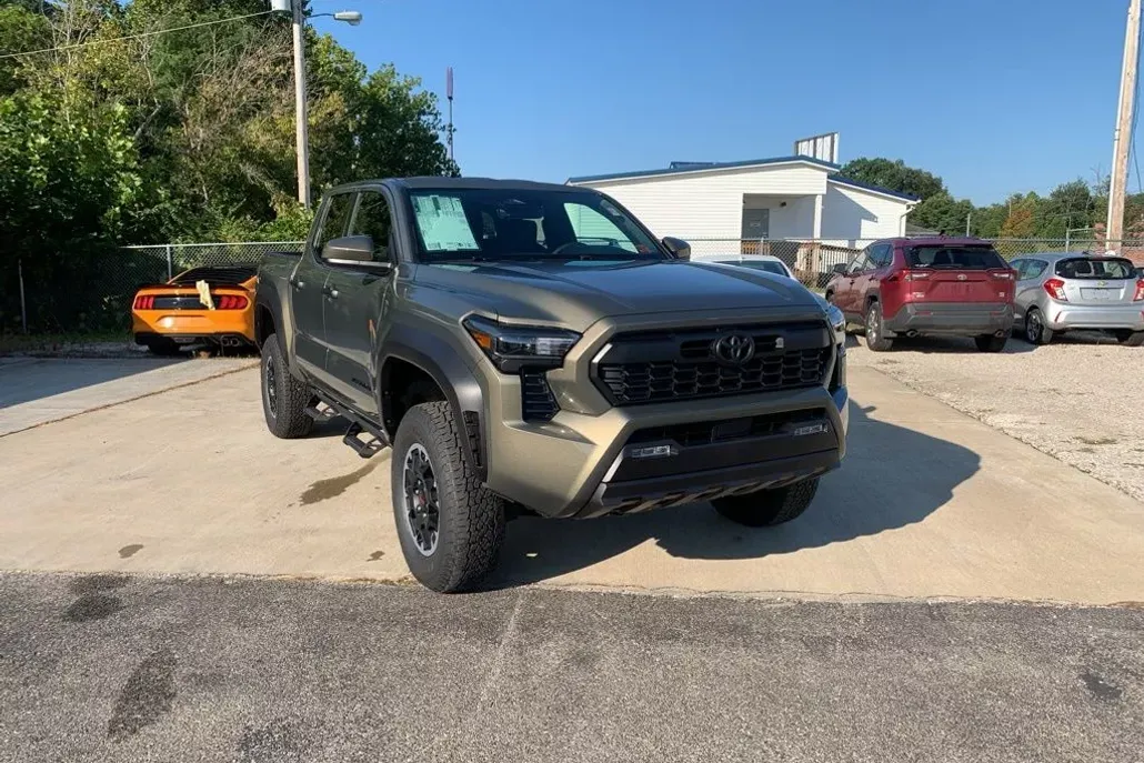 2025 Toyota Tacoma TRD Off-Road 4x4 Double Cab photo 1