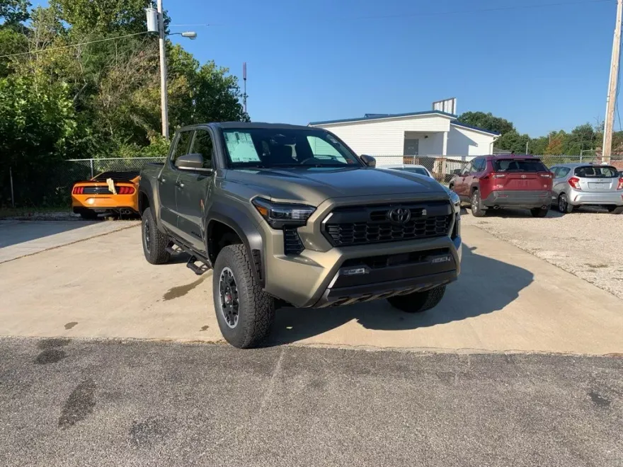 2025 Toyota Tacoma TRD Off-Road 4x4 Double Cab photo 1