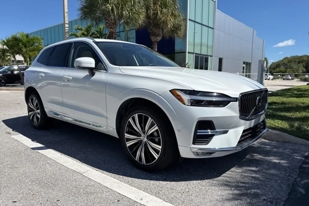 2023 Volvo XC60 B5 Ultimate photo 1