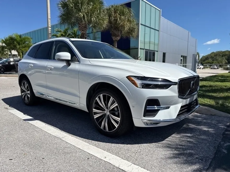 2023 Volvo XC60 B5 Ultimate photo 1