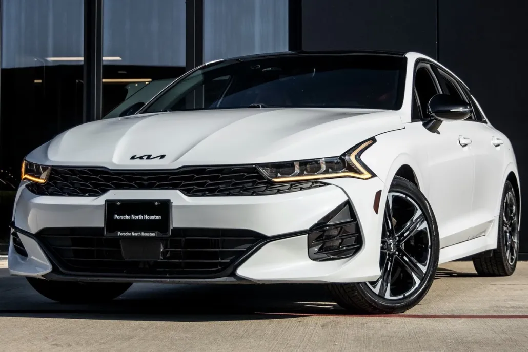 2022 Kia K5 GT-Line photo 1