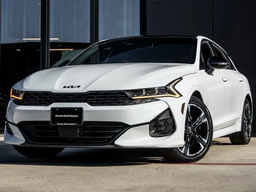 2022 Kia K5 GT-Line photo 1